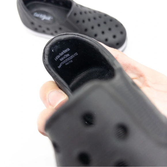 Cat & Jack Toddler Size 8 Boy Girl Unisex Jese Slip-On Water Shoes Black - Picture 8 of 9